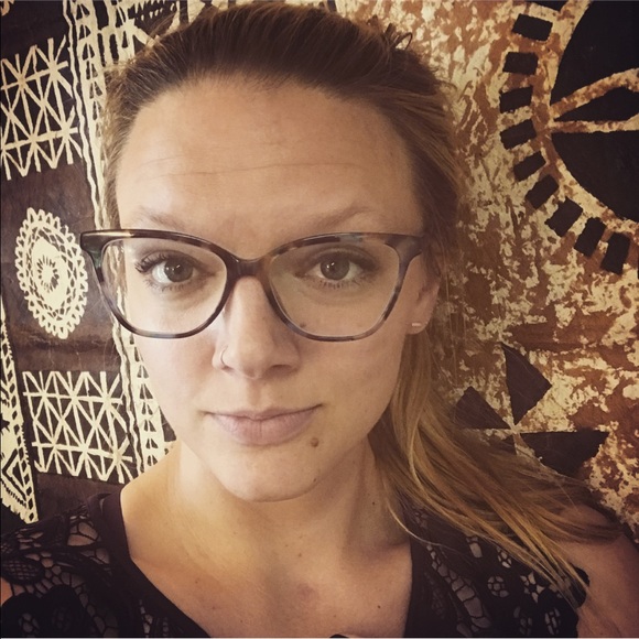 Meet your Posher, Brooke ❤️🧡💛💚💙☮️ - Picture 5 of 8